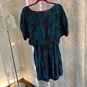 Express silky snake print teal dress size small with pockets and elastic waist